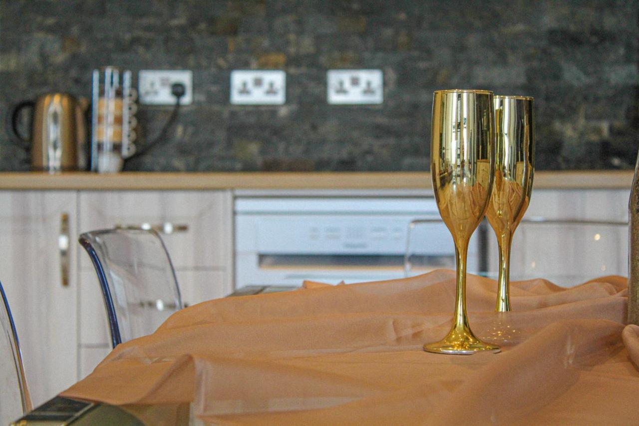 Lavish 2 Bed Sleeps 5 Near Lanark Lejlighed Carstairs Eksteriør billede