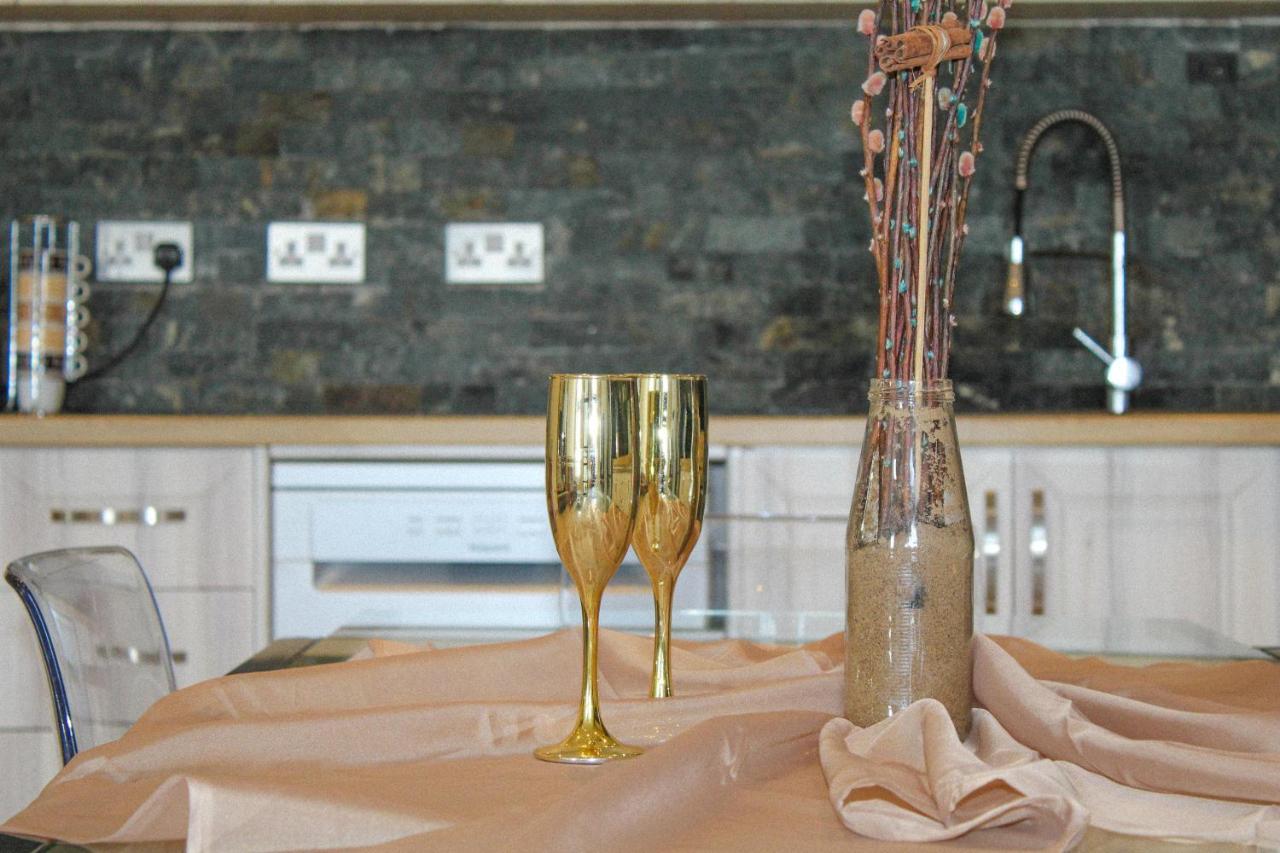 Lavish 2 Bed Sleeps 5 Near Lanark Lejlighed Carstairs Eksteriør billede